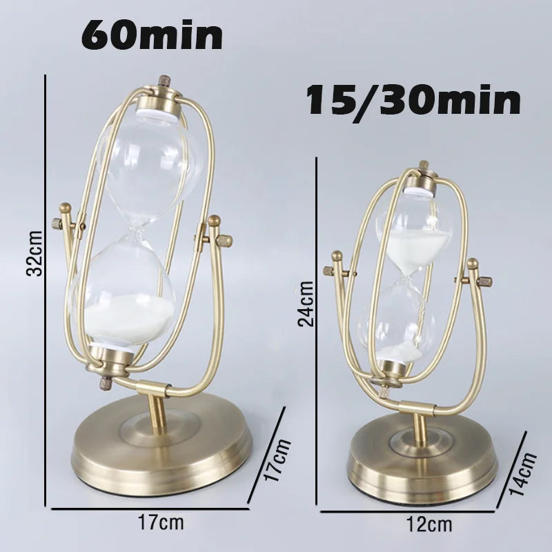 Zeitlose Eleganz – Vintage-Stundenglas mit klassischem Gestell zur Dekoration