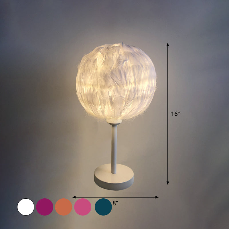 Feathora – Handgefertigte Feather Sphere Tischlampe