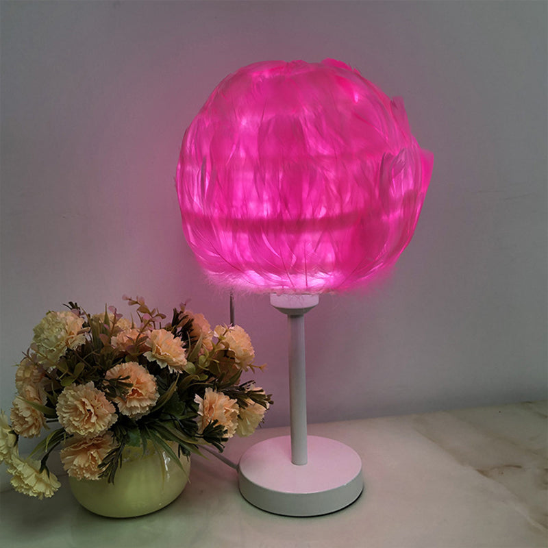Feathora – Handgefertigte Feather Sphere Tischlampe