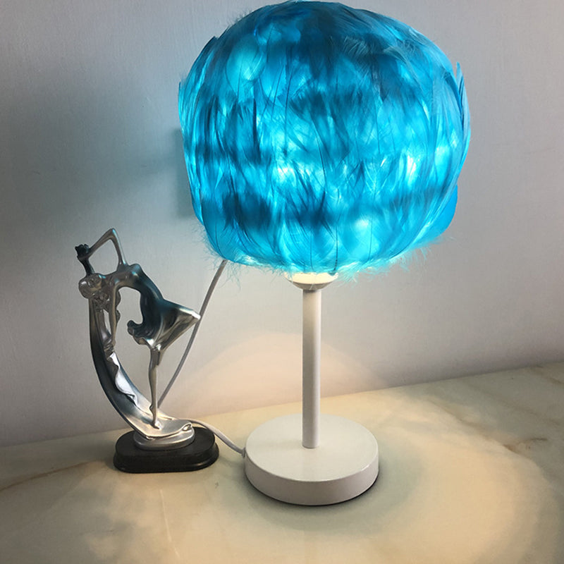 Feathora – Handgefertigte Feather Sphere Tischlampe
