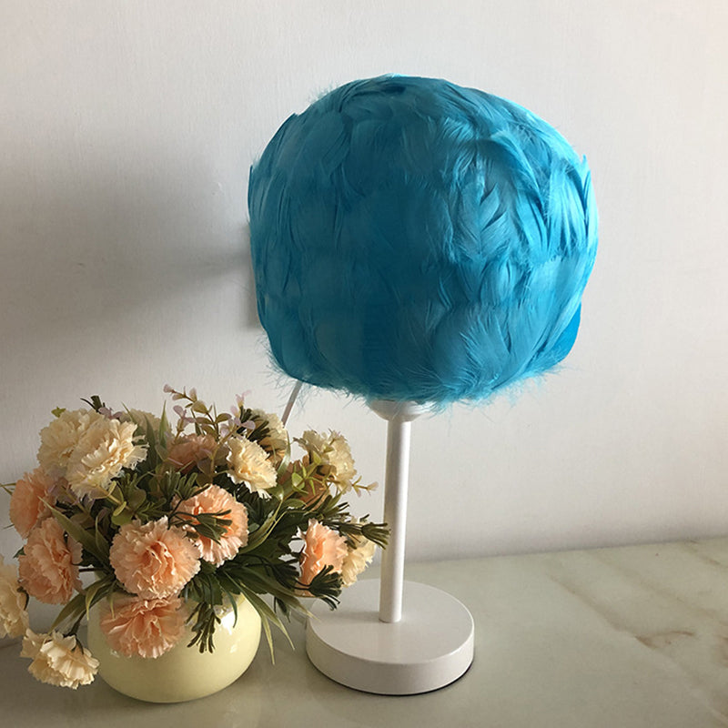 Feathora – Handgefertigte Feather Sphere Tischlampe