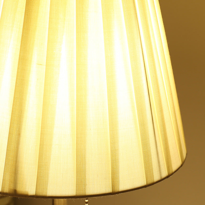 AstralGlow - Elegante Stoff Empire Shade Tischlampe mit Zugkette