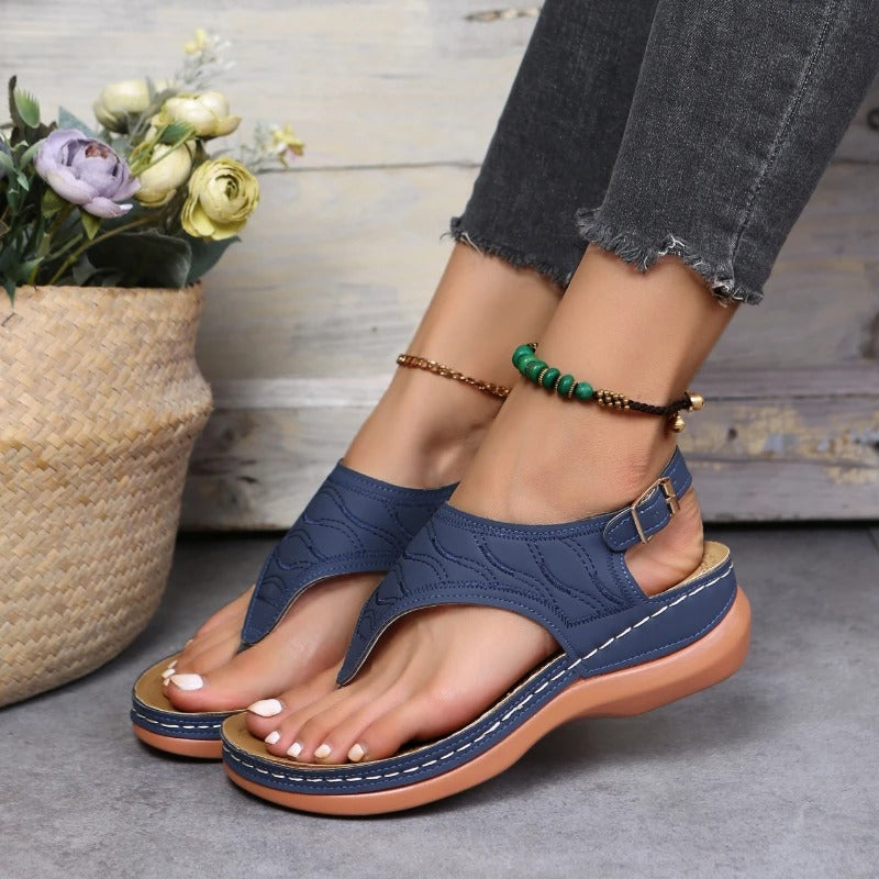 Sandra – Zapatillas elegantes para los dedos con hebilla y suela de plataforma