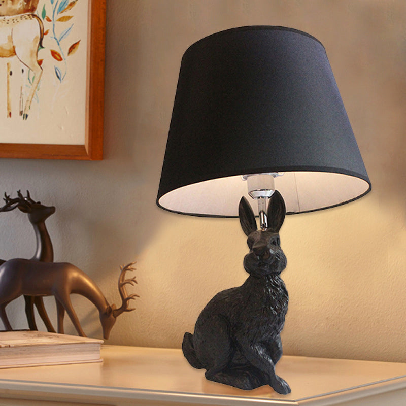 Nella – Dekorative Schreibtischlampe mit abnehmbarem Schirm im Bunny-Design