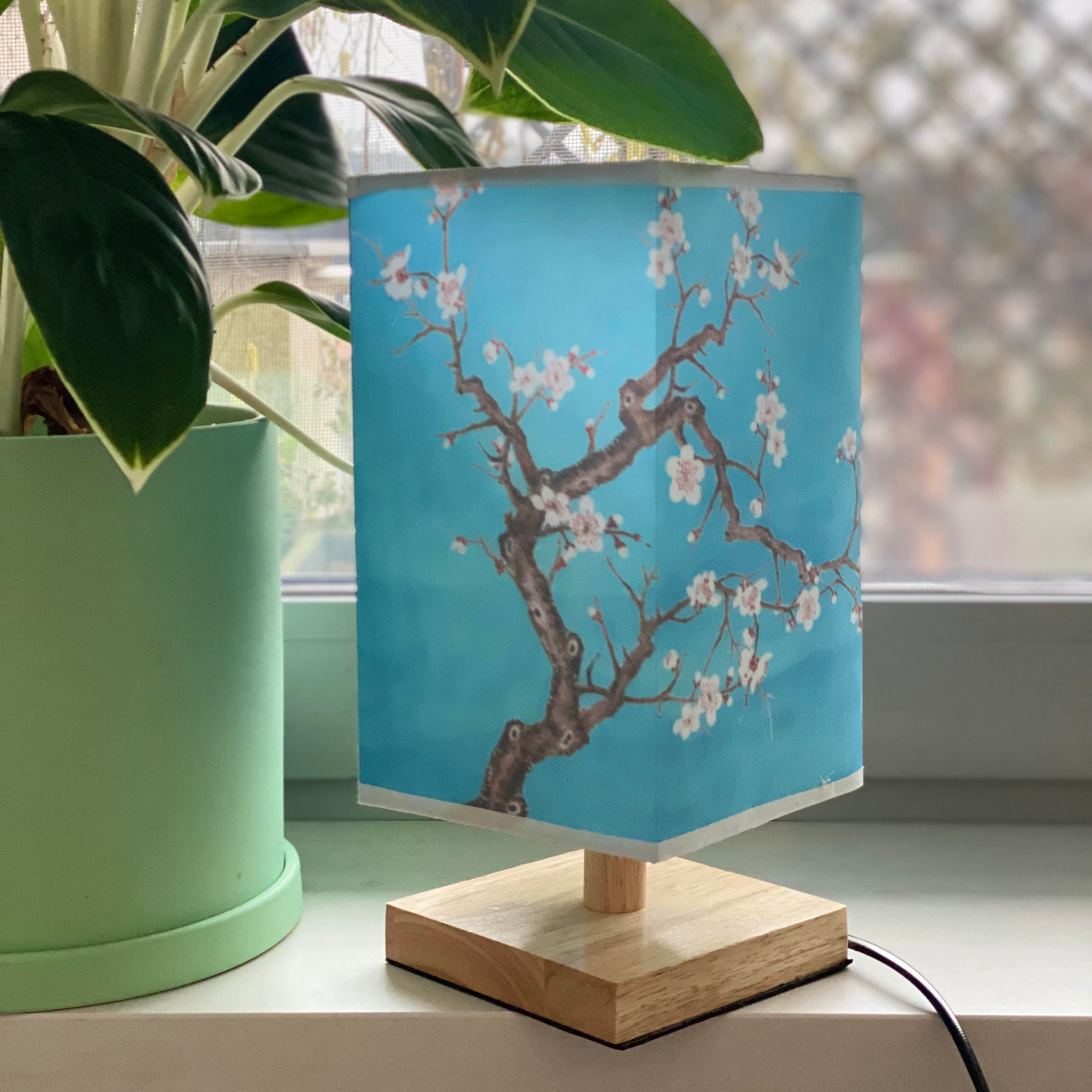 SakuraLight – Dimmable Tischlampe im japanischen Stil