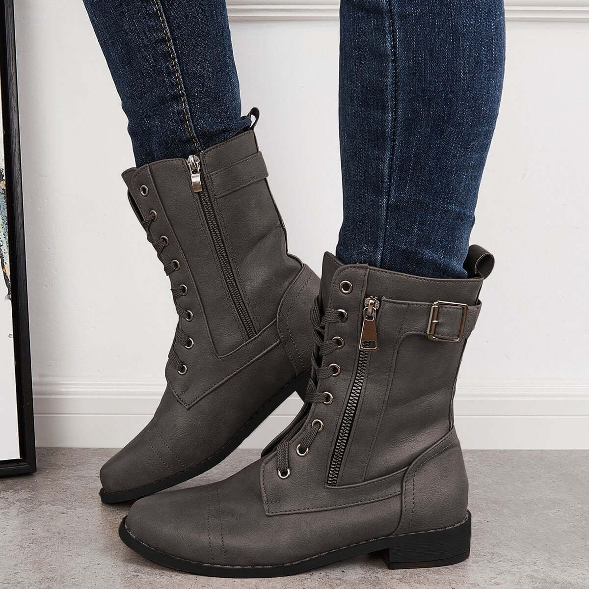 Astrid Classic kampstøvler med lynlås og remdetaljer