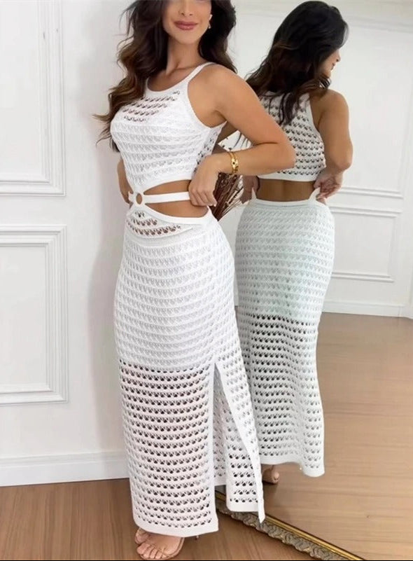 Alora - Elegantes gestricktes Strandkleid mit Seitenschlitz