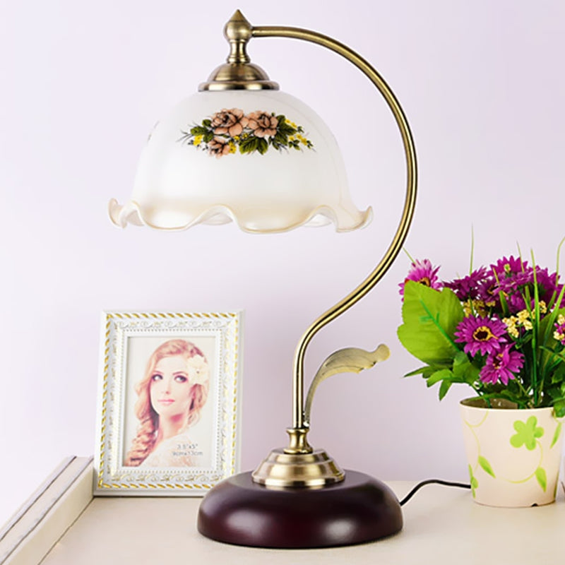 BlossomGlow – Elegante Tischlampe mit Vintage-Aussehen