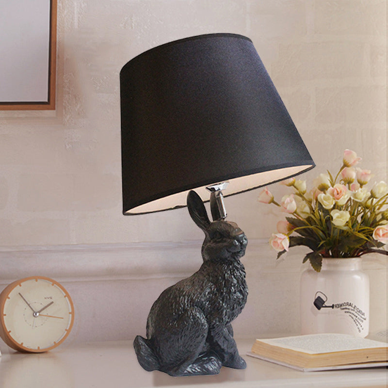 Nella – Dekorative Schreibtischlampe mit abnehmbarem Schirm im Bunny-Design