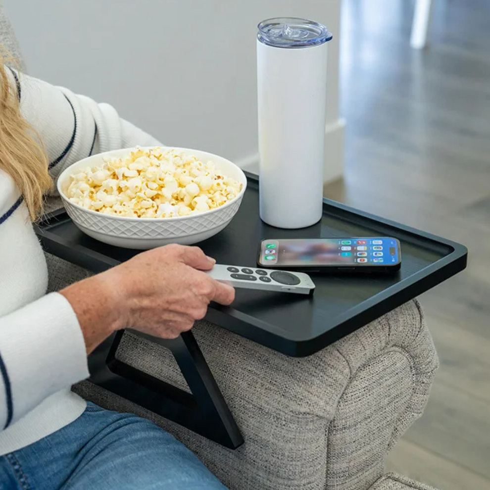 ArmNest – Beistelltisch für die Sofalehne