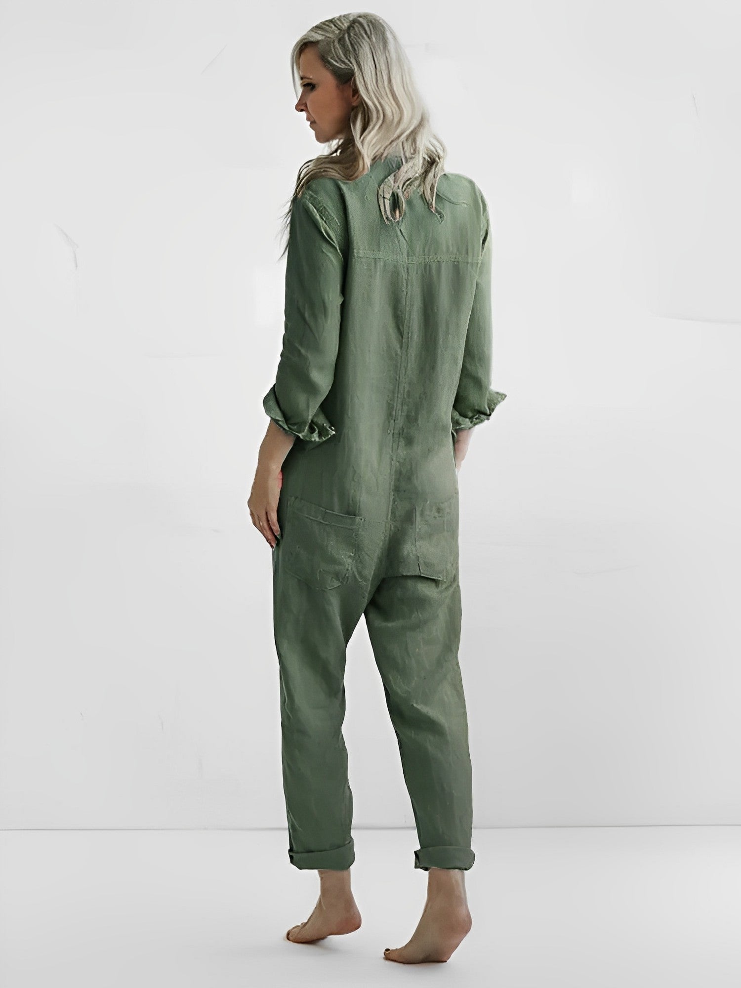 Halldora - Langärmliger Jumpsuit mit Knopf und unten