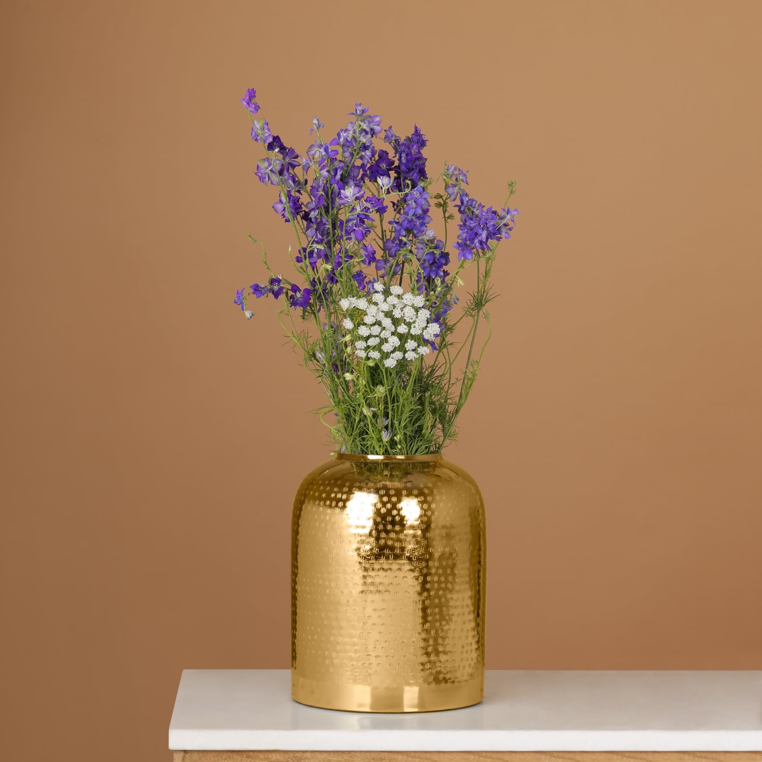 Aurevia – Eleganzvase mit goldenem Blumenmuster