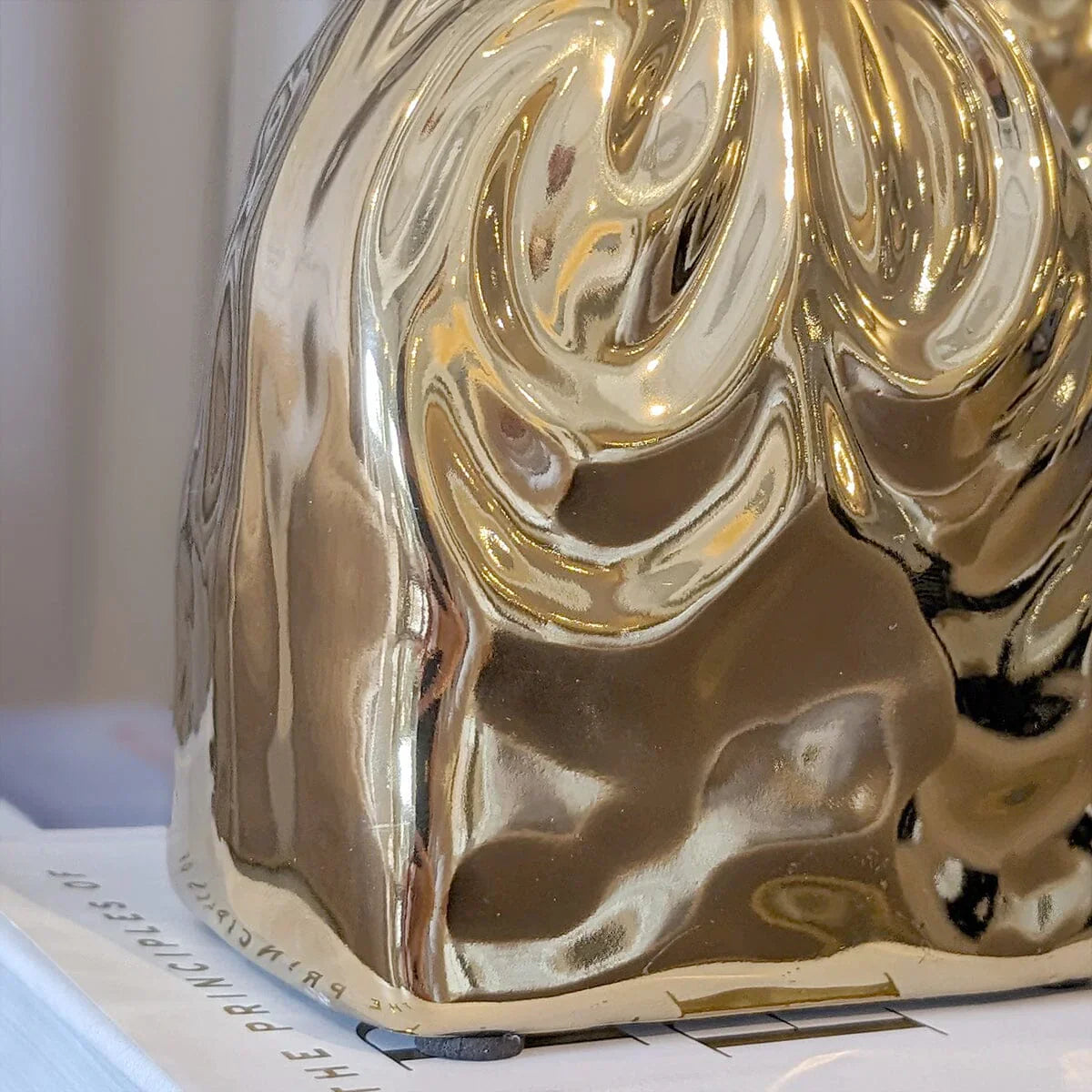 Gildora - jarrones dorados para espacios modernos