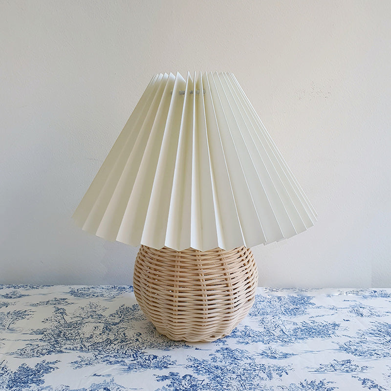 Bambrella - Minimalistische Nachtlampe aus Rattan