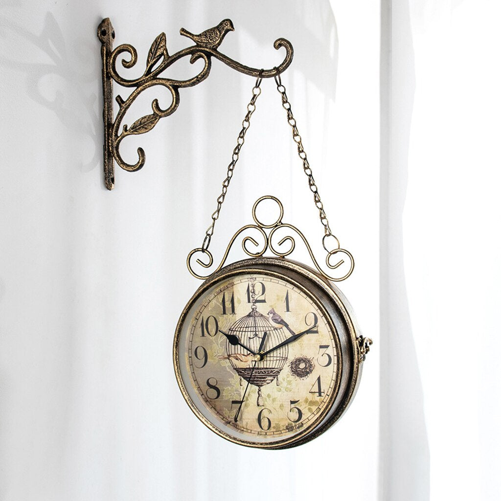 TimelessTracks - Vintage Togstationsur für klassische Eleganz