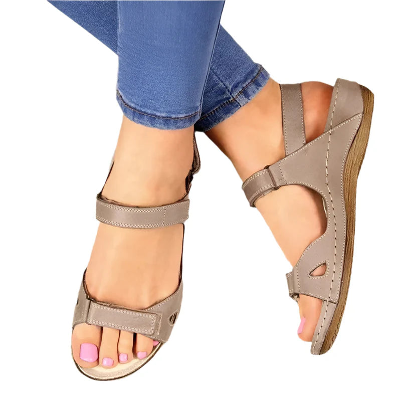 Brittany - Elegante Sandalen mit niedrigem Keilabsatz für Frauen