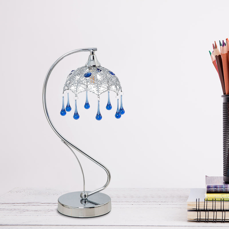 Aqualume – Moderne Stehlampe mit blauer Glasdrope-Akzent