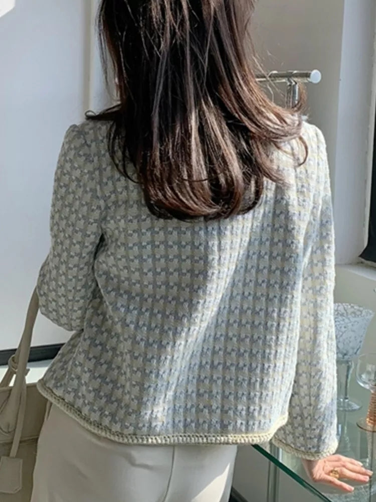 Alma elegante Damenjacke mit dekorativen Knöpfen und Taschen