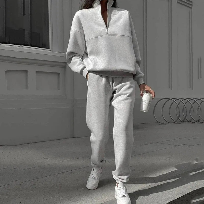 Alma - Sweatshirt med krave og sæt med bukser