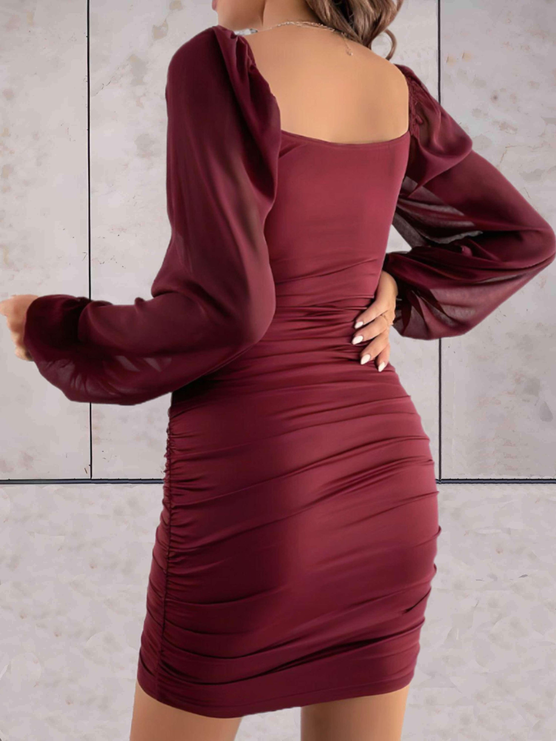 Sylvia - Schickes Minikleid mit transparenten Ärmeln
