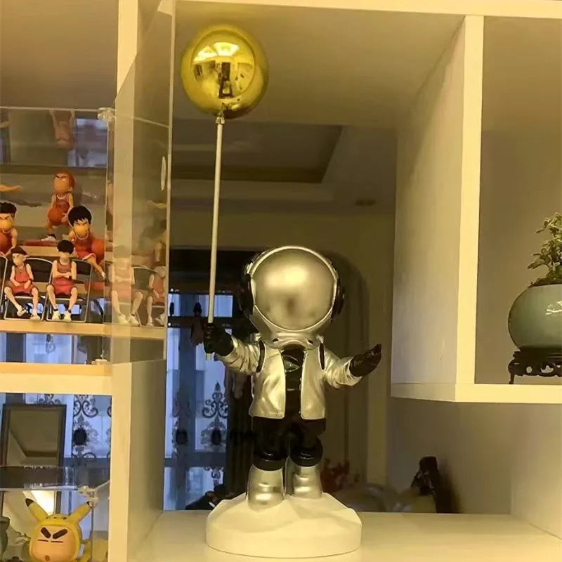 Sternenreisender - Raffinierter Astronaut und Ballonfigur für träumerische Räume