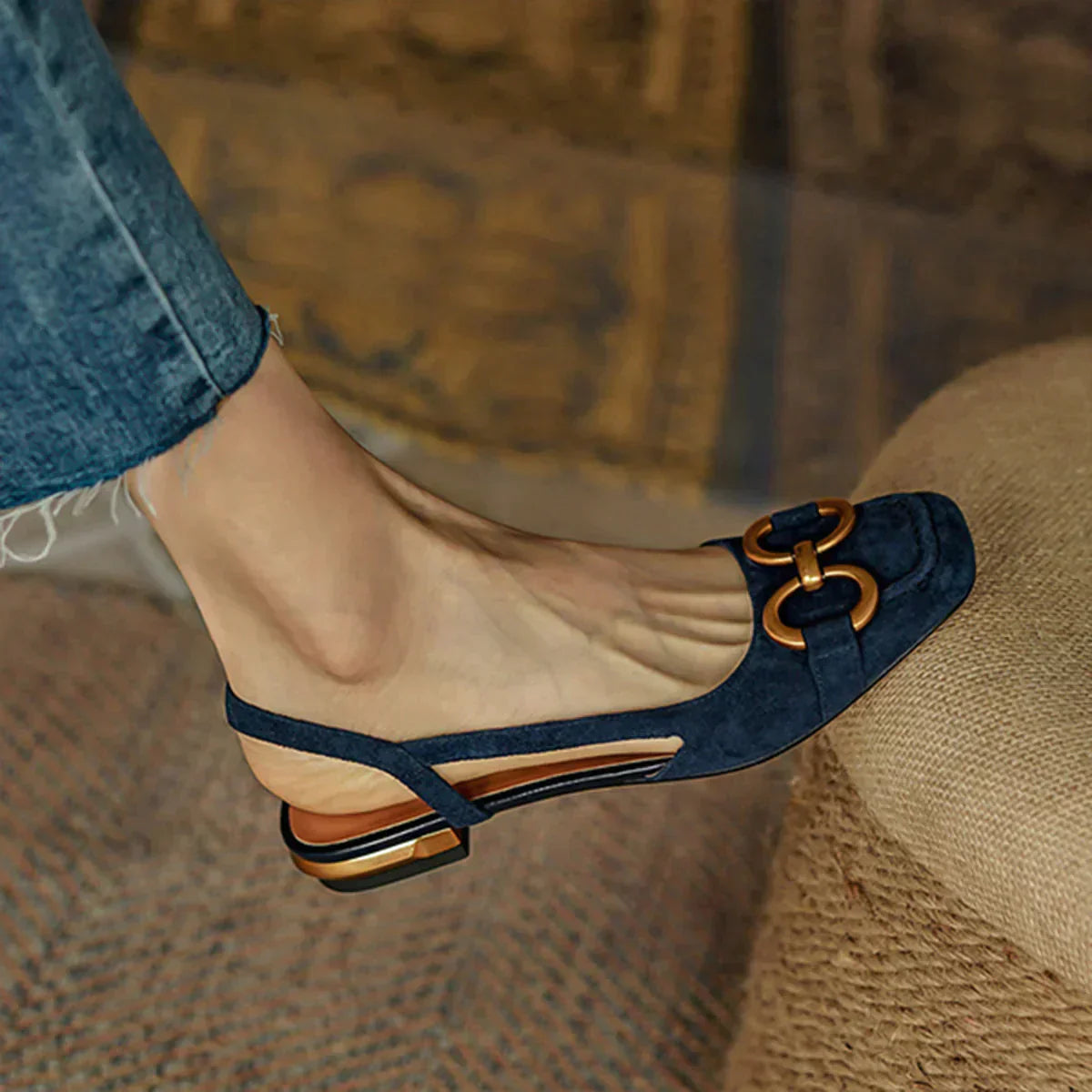 Aria - Elegante Flade Sandalen mit Goldenen Details