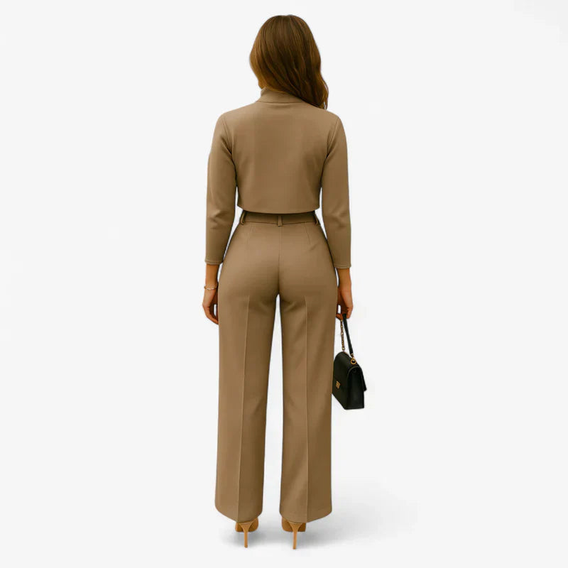 Eva - Moderne todelt sæt med højkravetop og bukser med vide ben