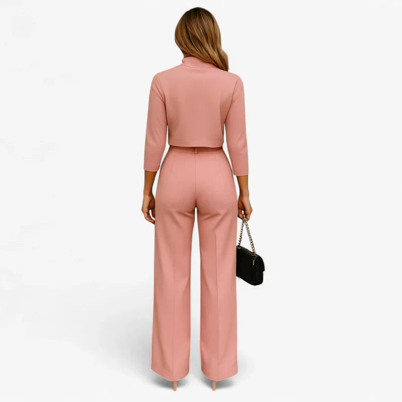 Eva - Moderne todelt sæt med højkravetop og bukser med vide ben