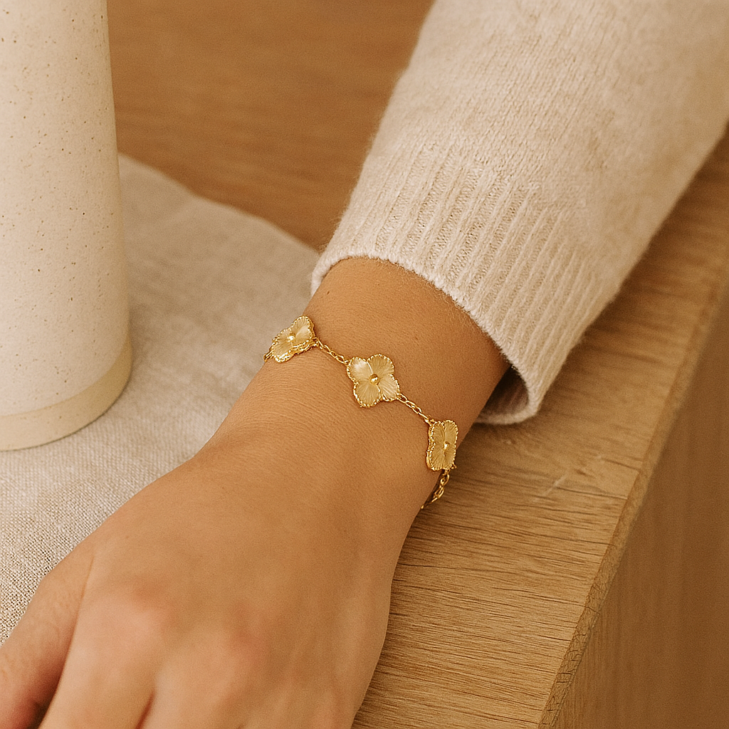 Thyra - Pulsera clásica chapada en oro