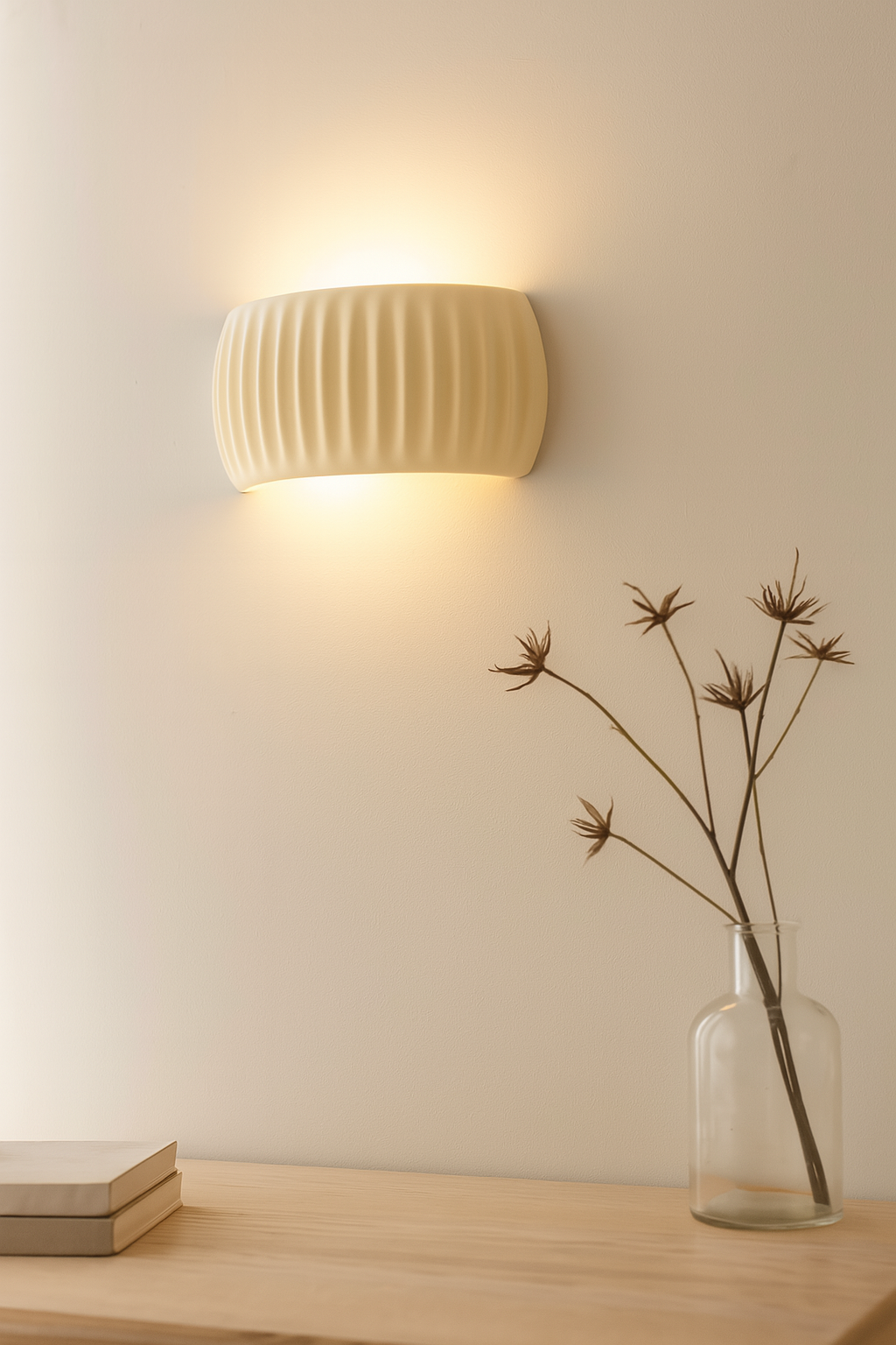 Lumavéa - Elegante Wandleuchte - mit künstlerischer welliger Silhouette