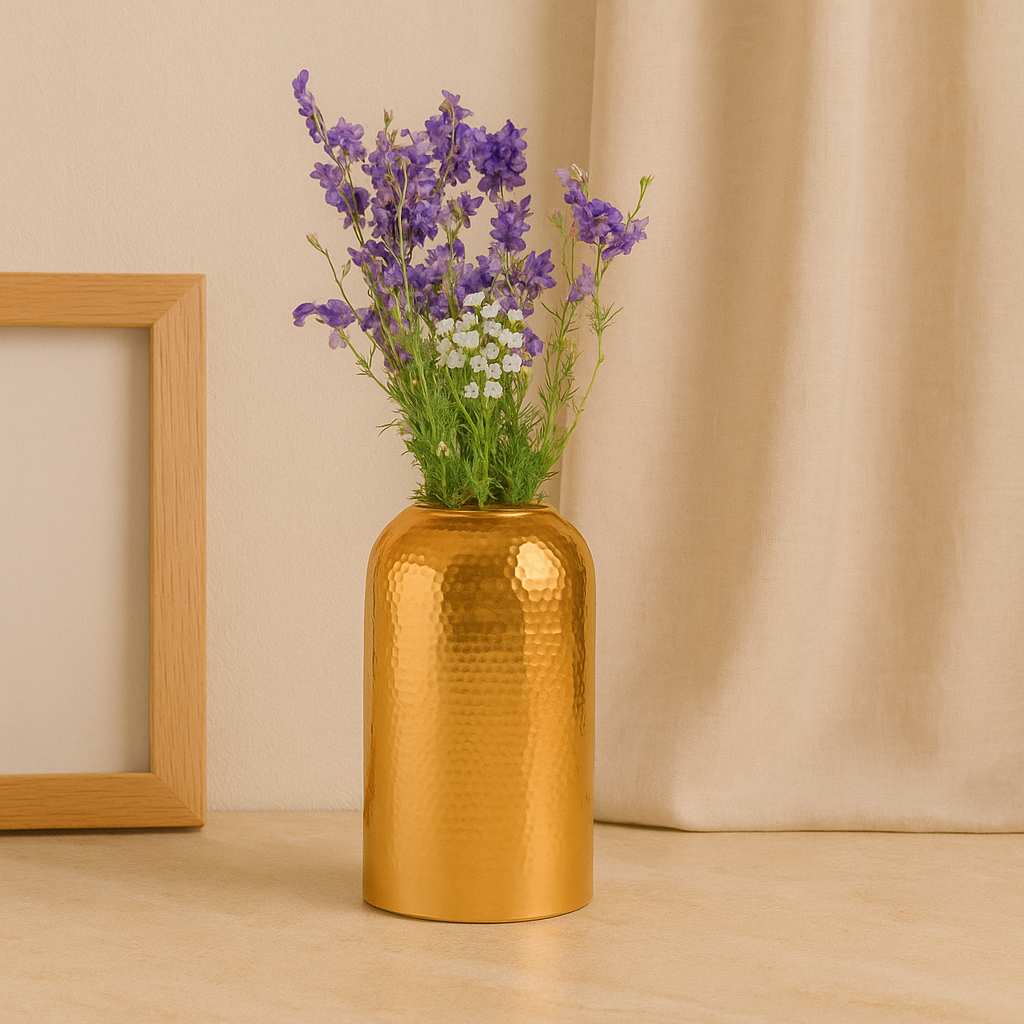 Aurevia – Eleganzvase mit goldenem Blumenmuster