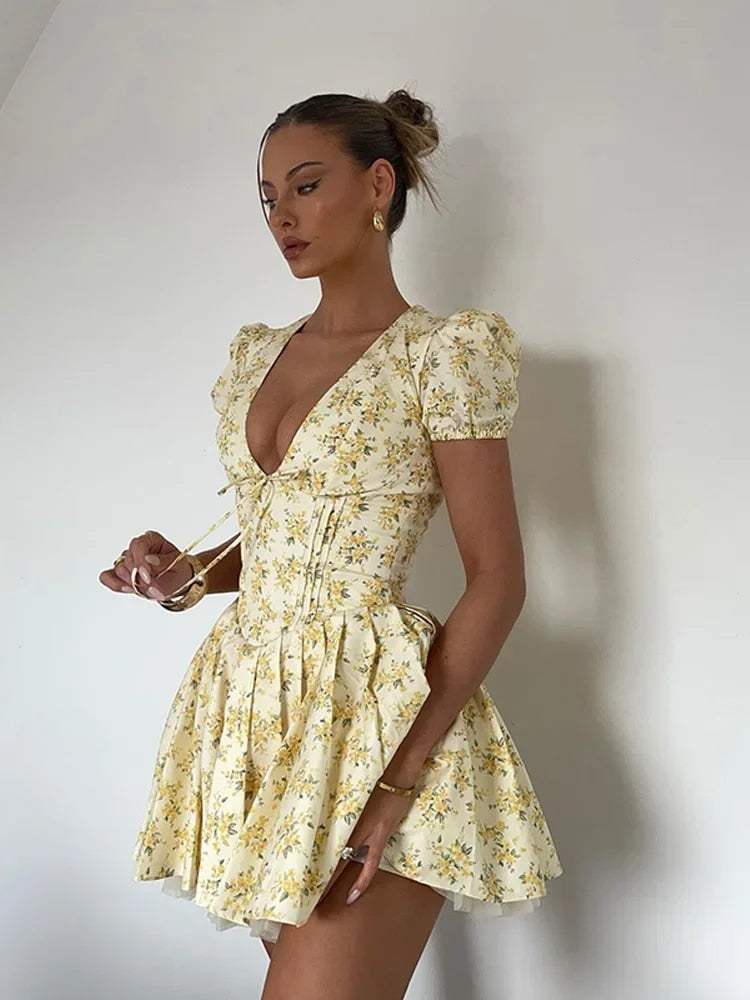 Ditte - Bedrucktes tiefes V-faltendes Minikleid