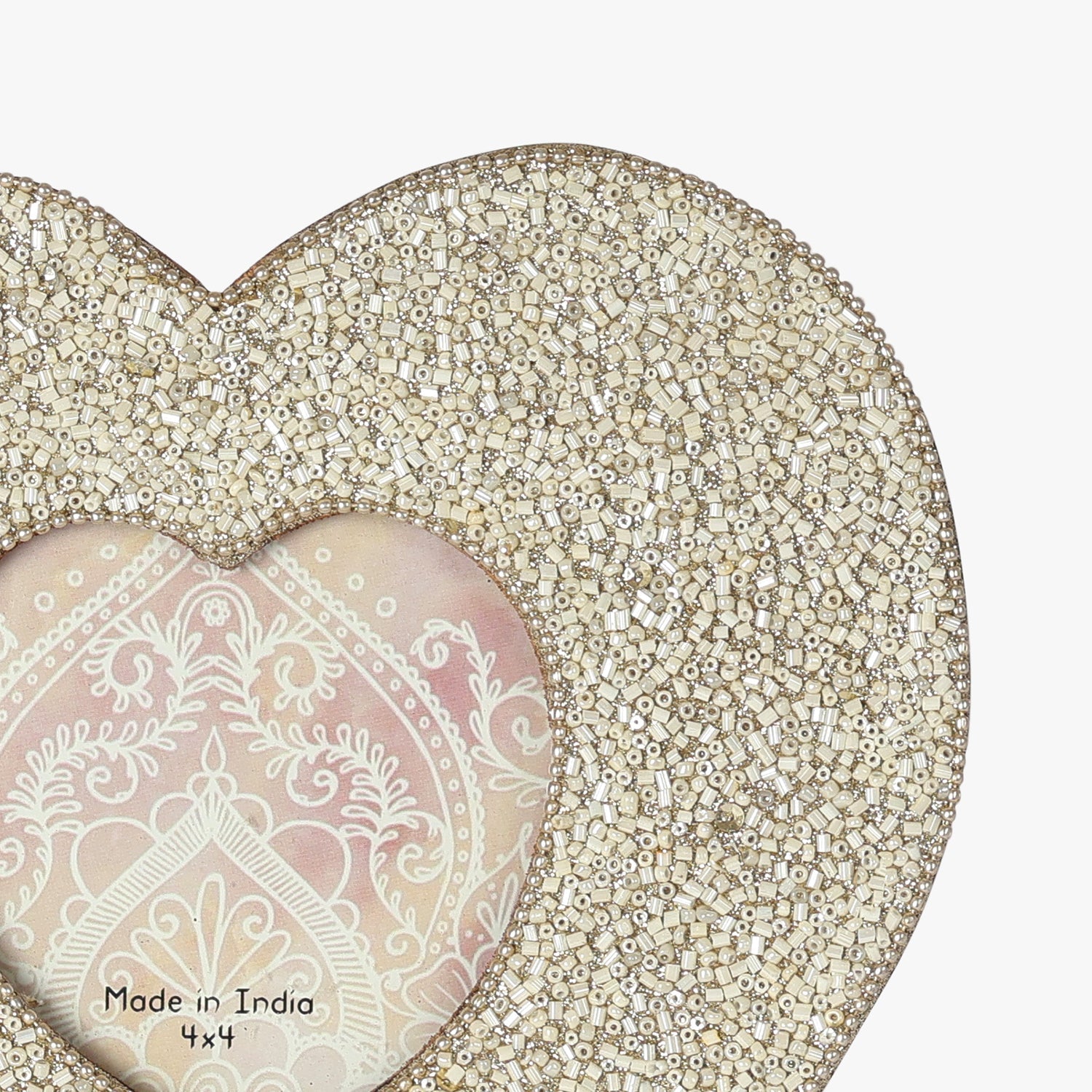 Serapis – Fotorahmen mit weißen Herzperlen