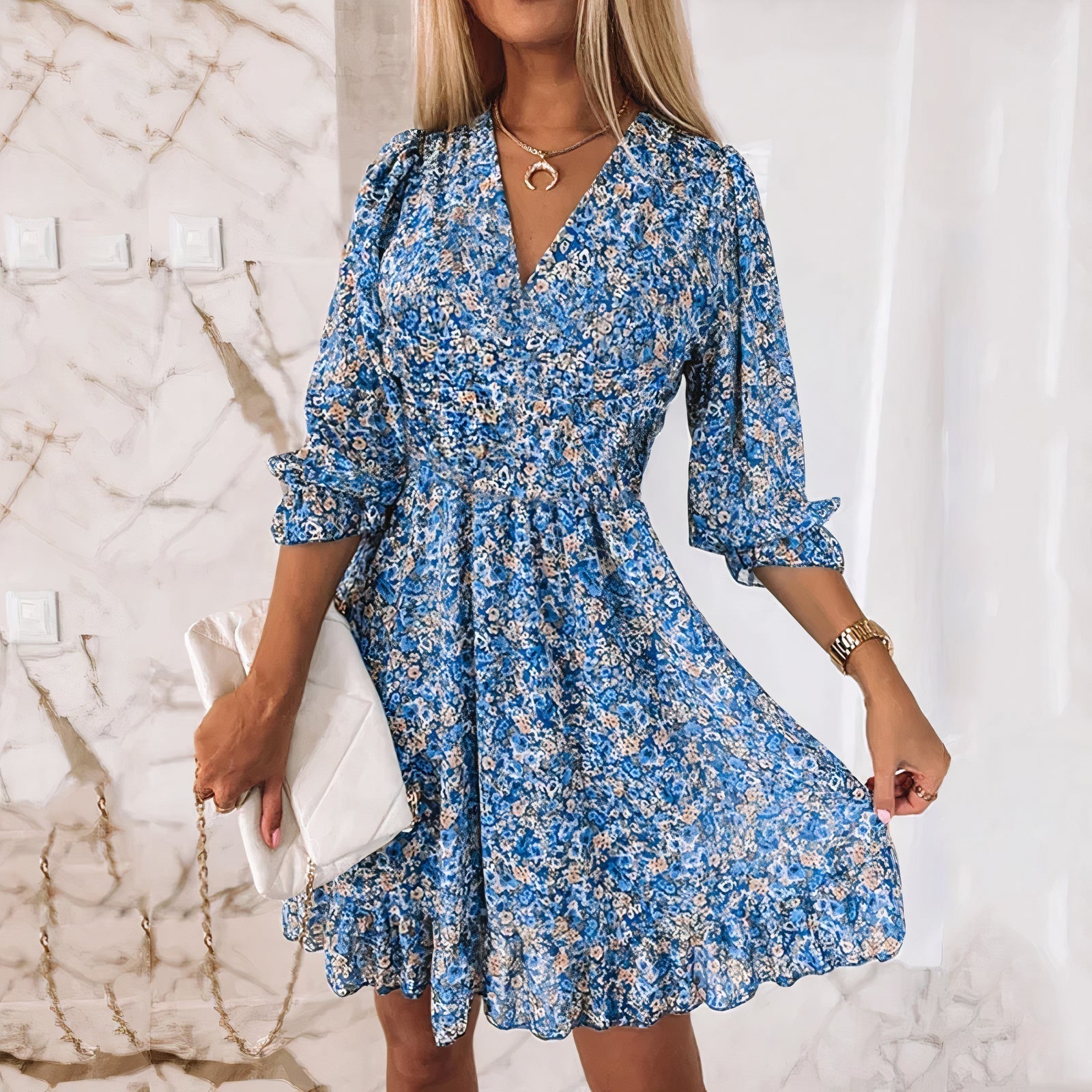 Nia – Blümchenkleid mit Rüschensaum und Puffärmeln