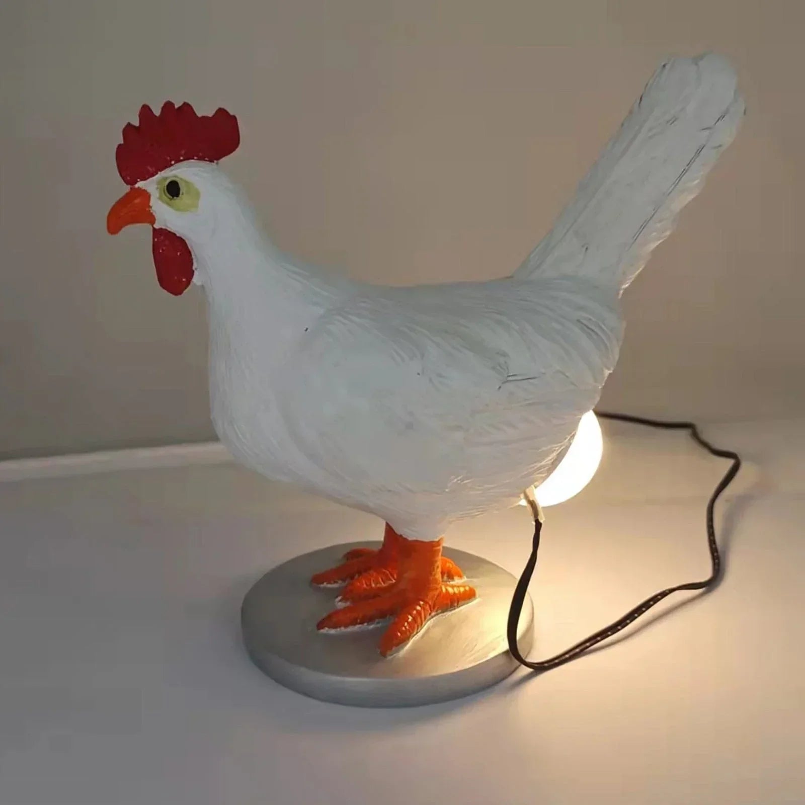 ChickGlow – Verspielte Tischlampe in Hühnerform