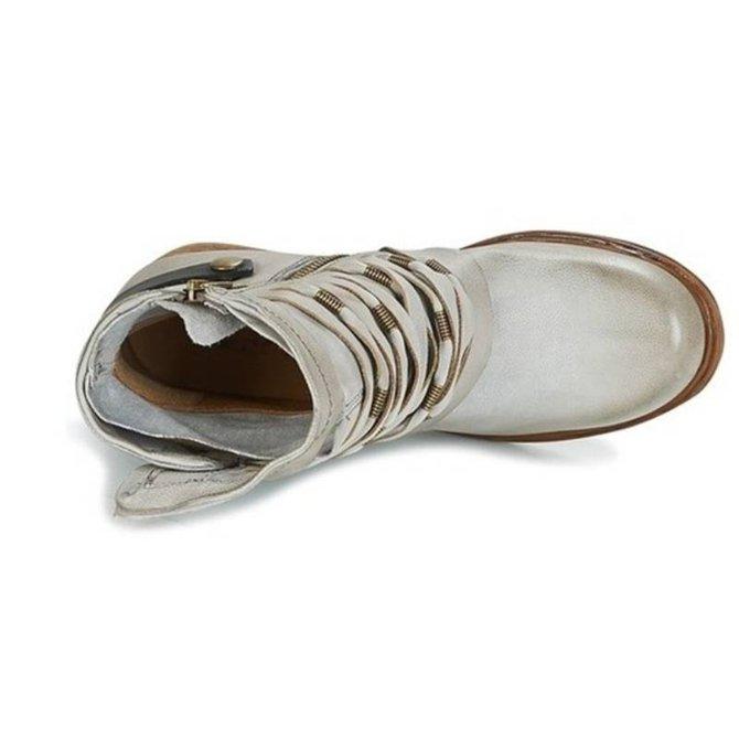 Isabelle - Stiefel mit Schnürung und Niedrigem Absatz im Zeitlosen Design