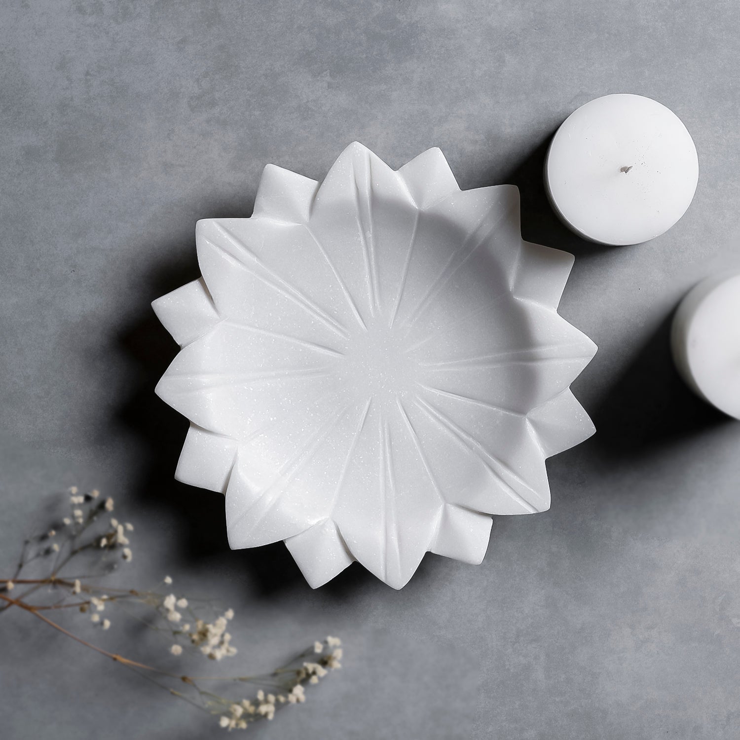 Lunetra – Elegante weiße geometrische Keramikschale