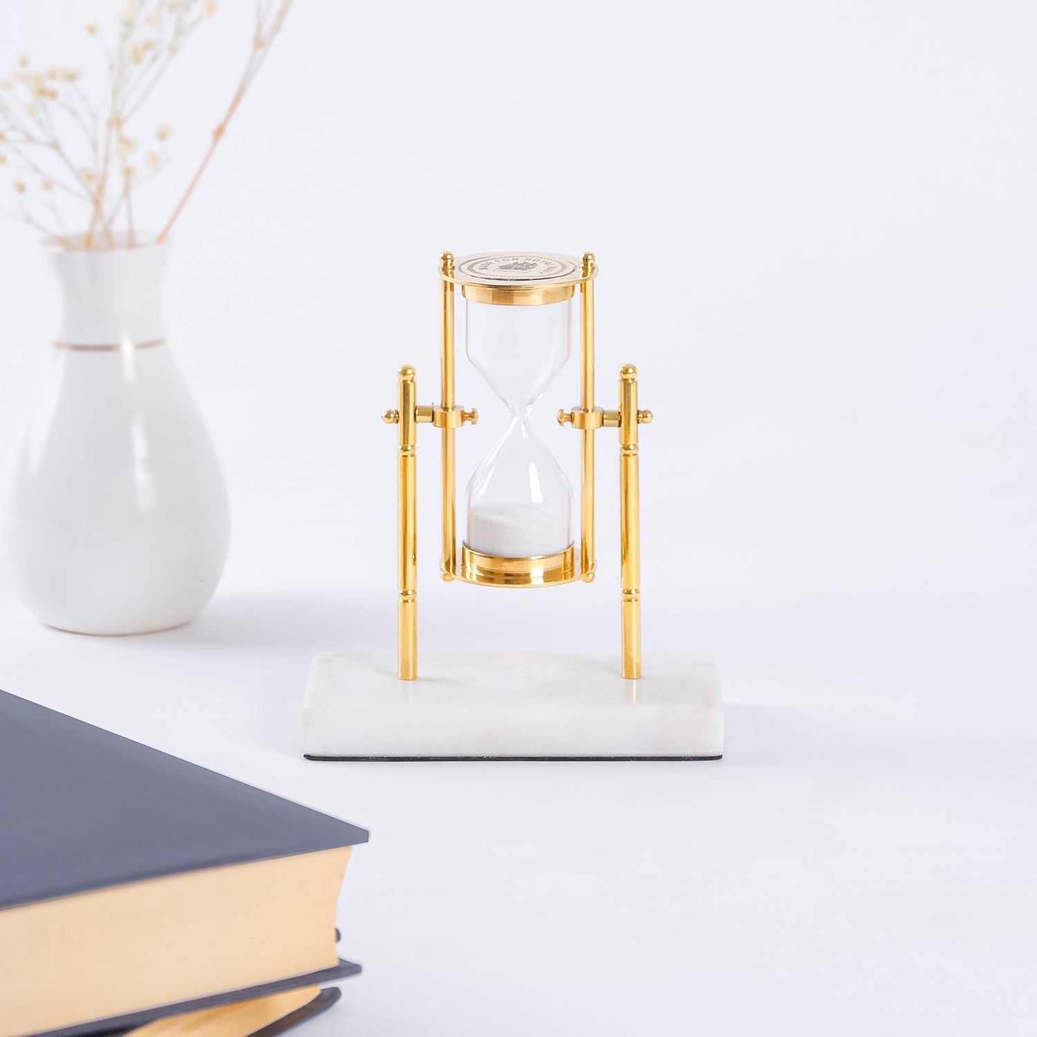 Sandria - Elegante reloj de arena con marco dorado y base de mármol