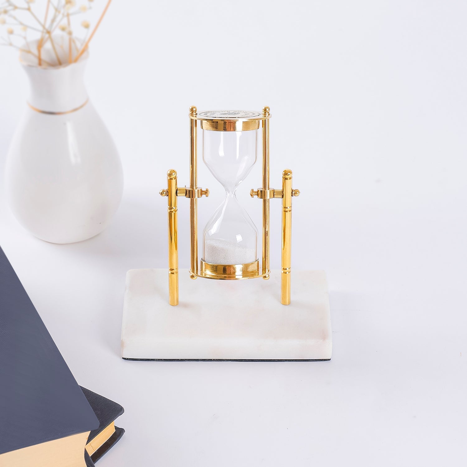 Sandria - Elegante reloj de arena con marco dorado y base de mármol