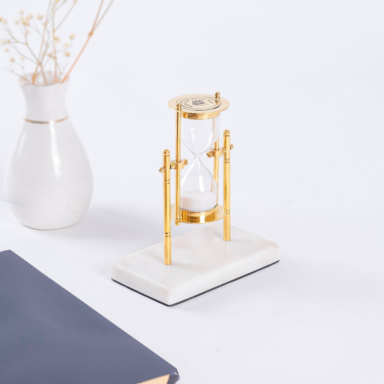 Sandria - Elegante reloj de arena con marco dorado y base de mármol