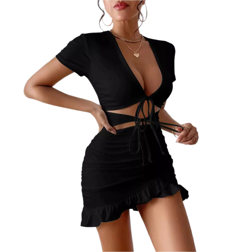 Queila - Innovativ minikjole med snørebånd og flæsedesign