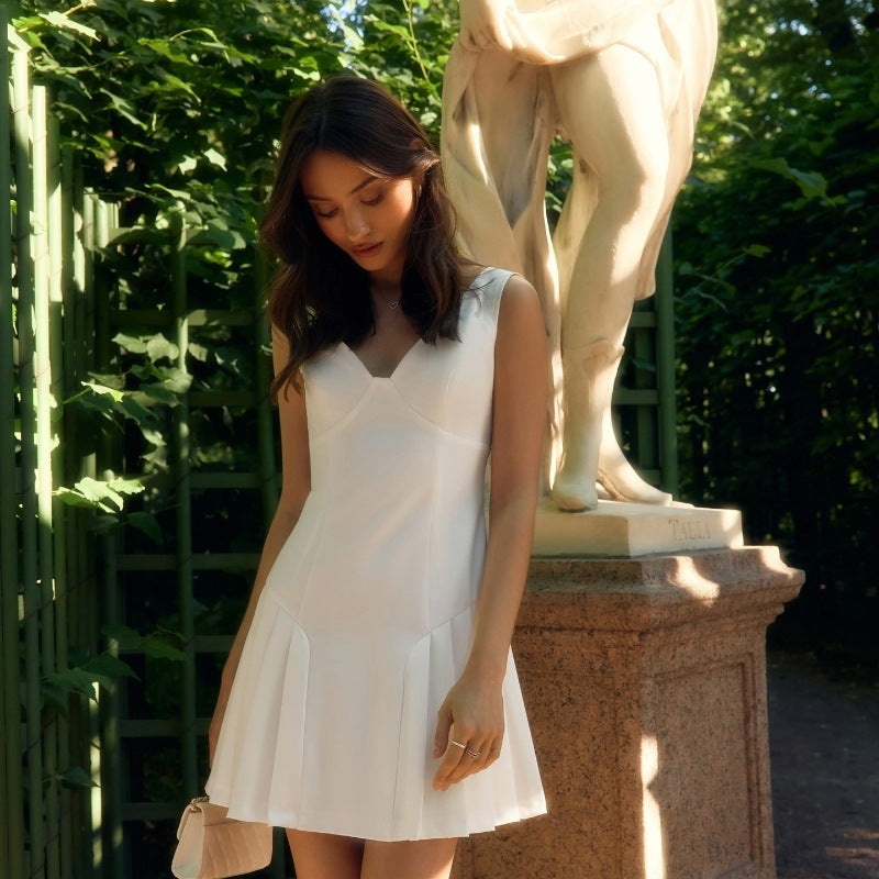 Amara - Falda fluida y vestido con escote en V profundo