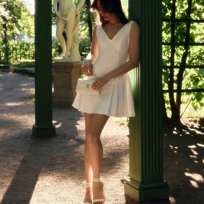 Amara - Falda fluida y vestido con escote en V profundo