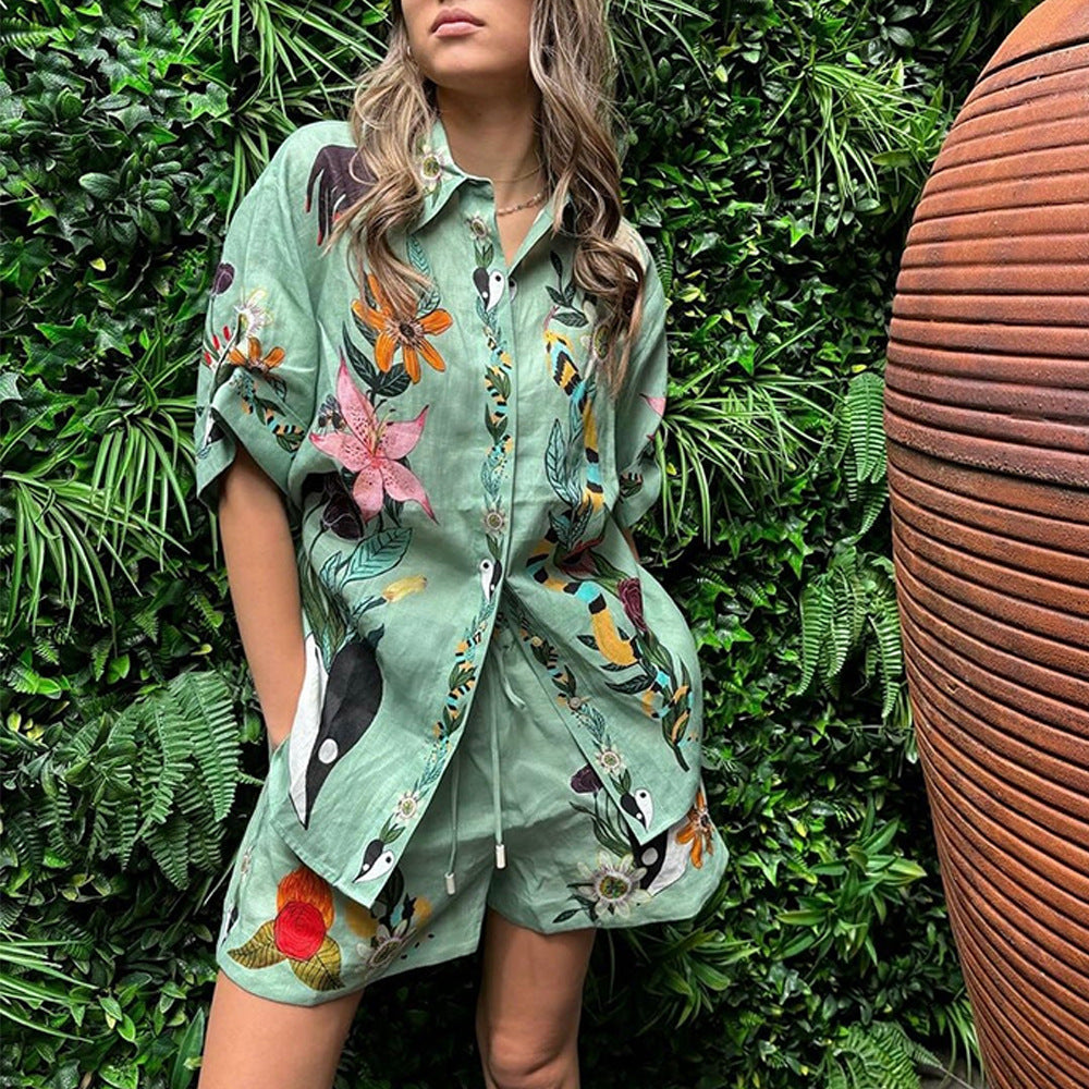 Elegante conjunto de dos piezas con motivos veraniegos