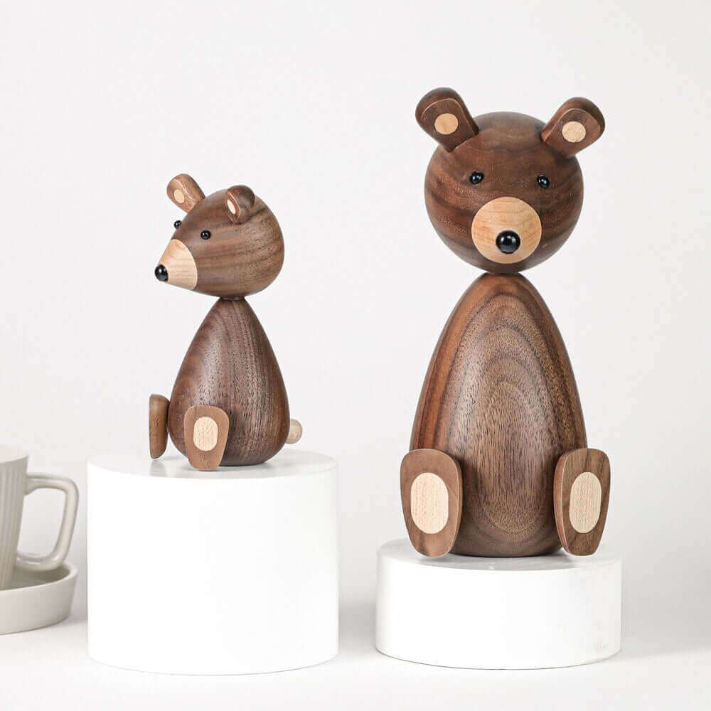 WoodlandWhimsy – Figurine en bois d'ours légendaire au charme minimaliste