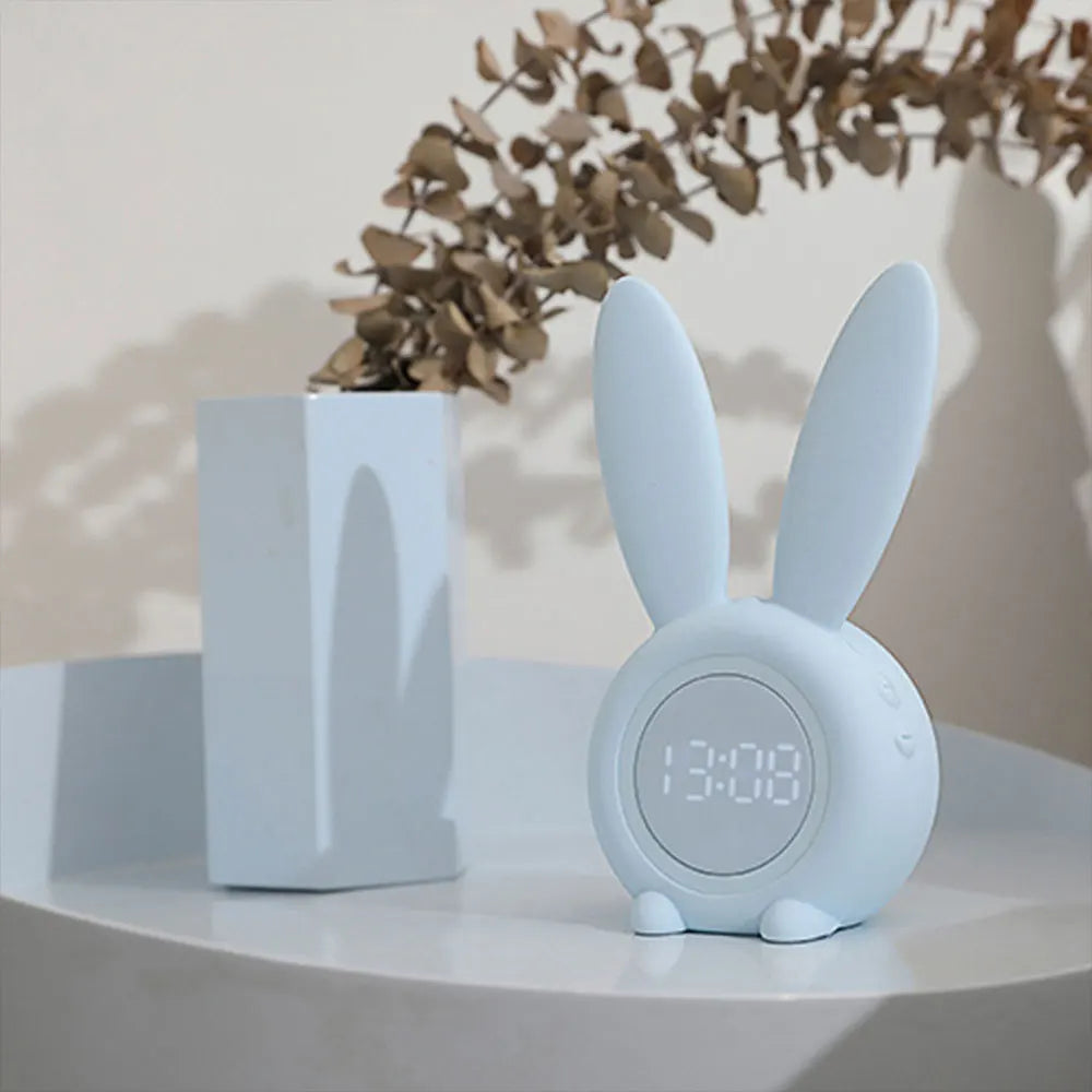 GlowBunny – Reloj despertador de conejo dulce con luz LED suave y pantalla