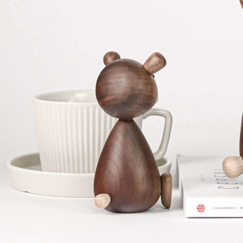 WoodlandWhimsy – Legende Bären-Holzfigur mit minimalistischem Charme
