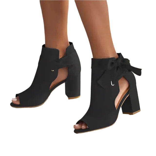 Julienne - Elegante Peeptoe-Stiefel mit Schleifendetail