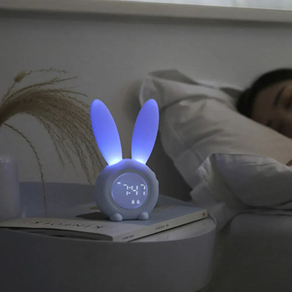 GlowBunny – Süßes Kaninchen-Wecker mit sanftem LED-Licht und Display