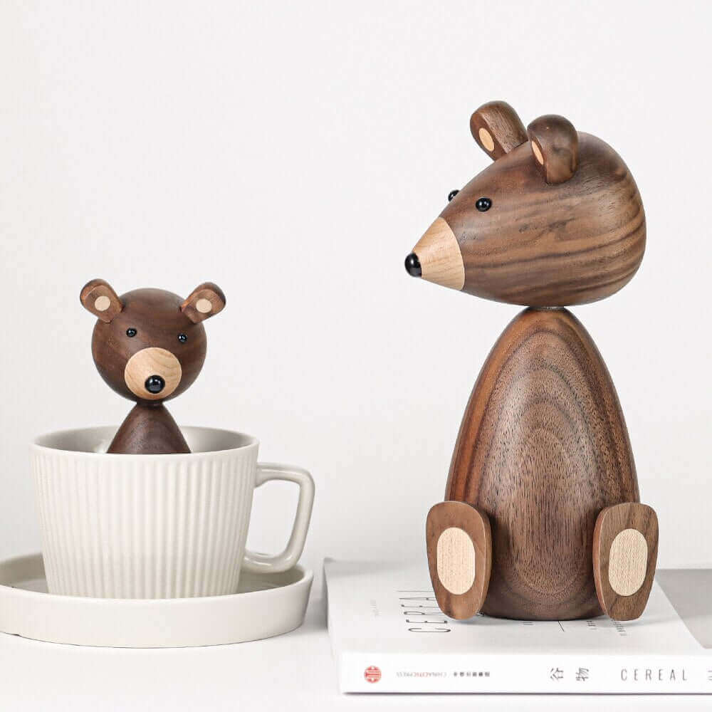 WoodlandWhimsy – Figurine en bois d'ours légendaire au charme minimaliste
